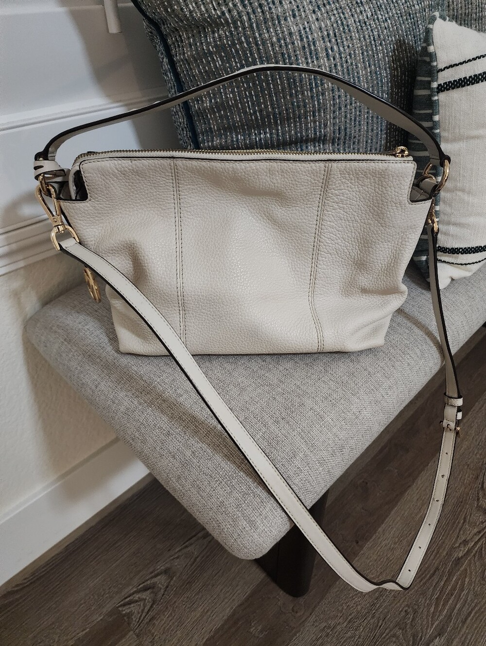 Michael Kors Cream Pebbled Leather Shoulder Or Adjustable Crossbody - Picture 6 of 16